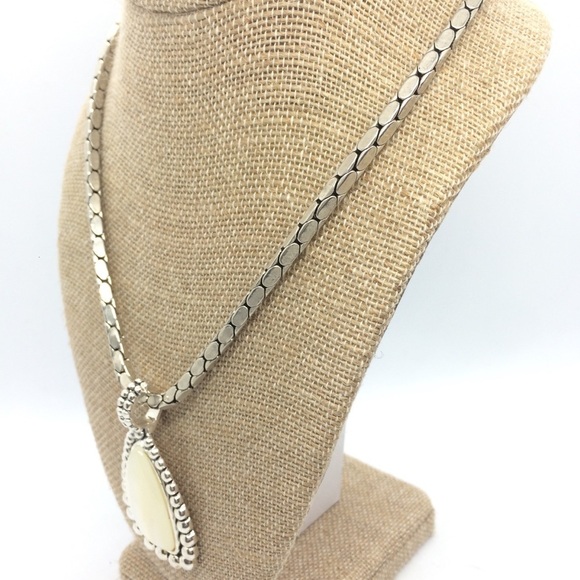 3/$30 MOTHER OF PEARL MOP STATEMENT SILVER TONE PENDANT CLIP ON EARRING SET - Picture 7 of 17